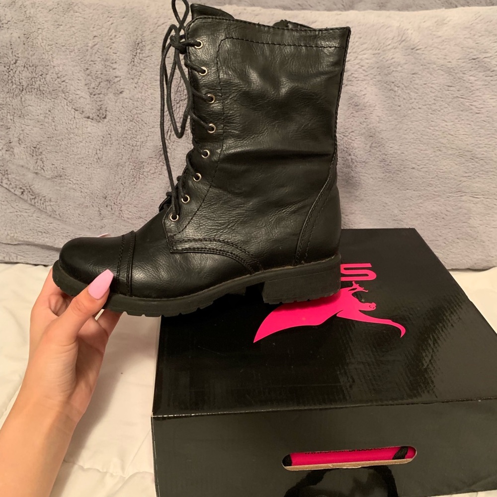 combat boots size 8.5